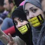 Junge Frauen auf dem Tahrirplatz